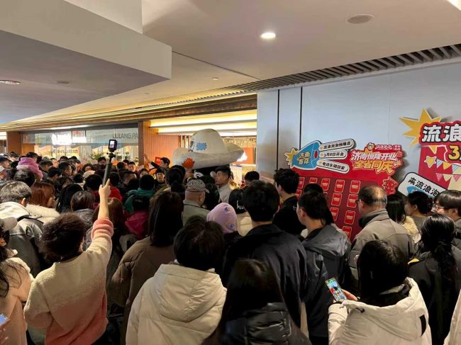 排队超千桌、预售破5000万！流浪泡泡入驻恒隆，济南首店爆火！